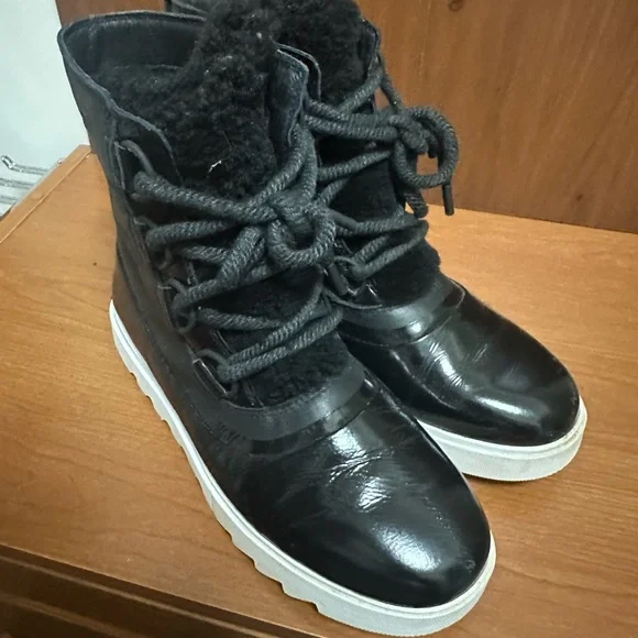 Sorel black waterproof boots - Picture 3 of 6